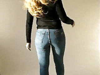 free video gallery slim-girl-walking-in-skintight-blue-jeans-and-highheels