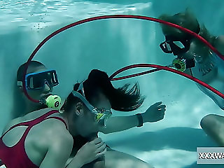 free video gallery underwater-blowjob-goes-two-way-hd-porn-video-blowjob